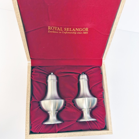 New in Wood Box Royal Selangor Pewter salt & pepper shakers - Picture 3 of 10